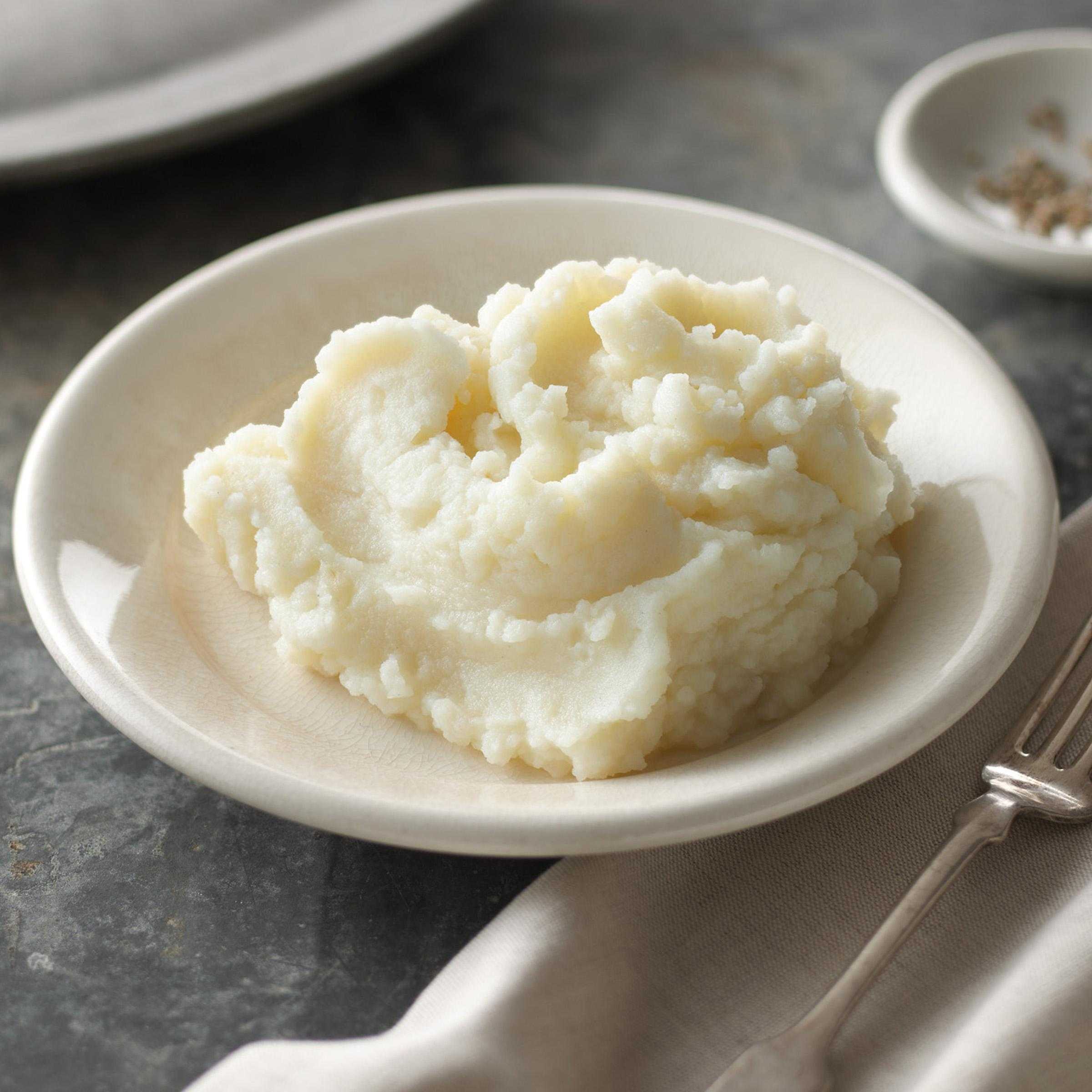 Simply Potatoes® Refrigerated Seasoned Mashed Potatoes made with peeled russet potatoes, 4/6 Lb Bags
