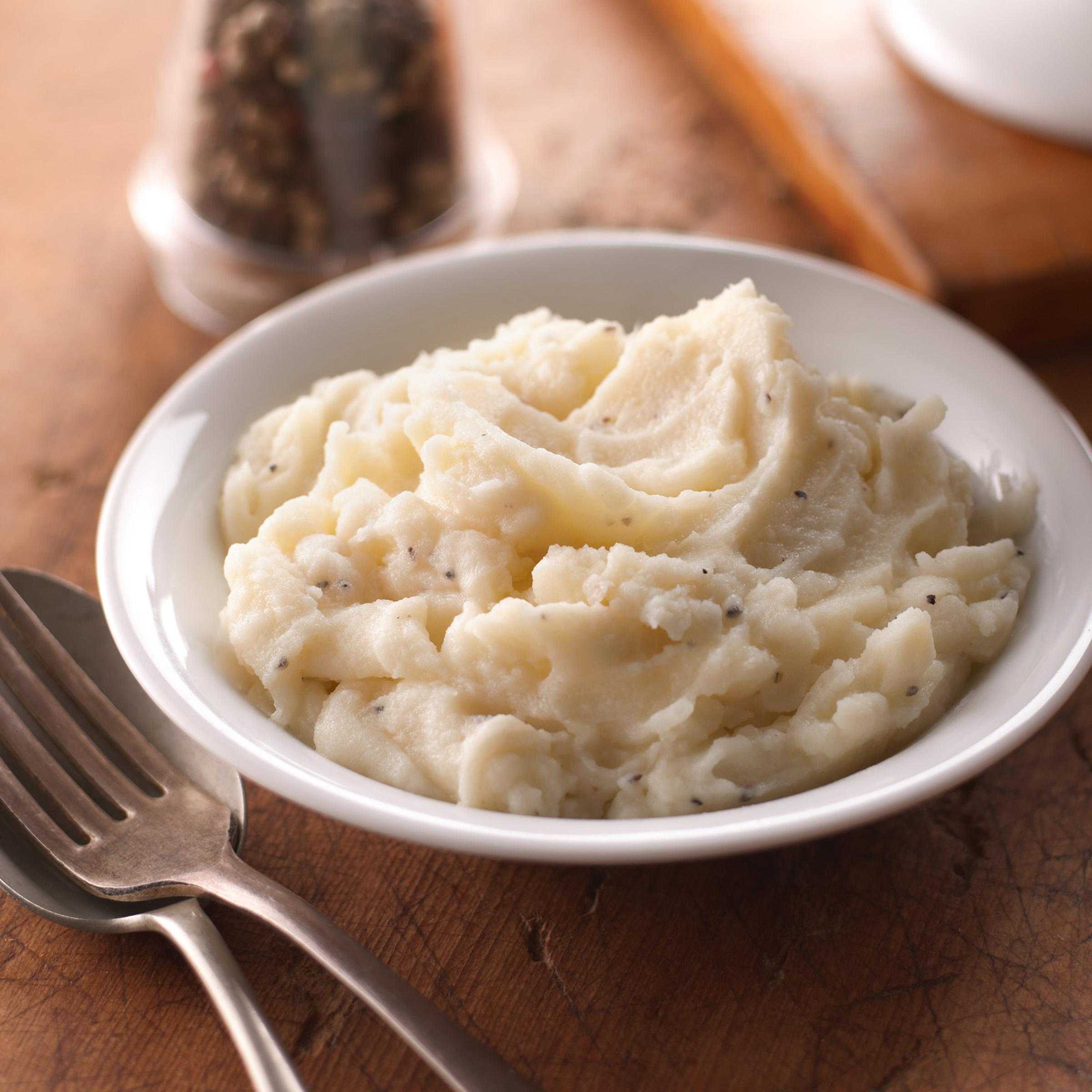 Simply Potatoes® Refrigerated Home-style Mashed Potatoes made with peeled russet potatoes, 4/6 Lb Bags